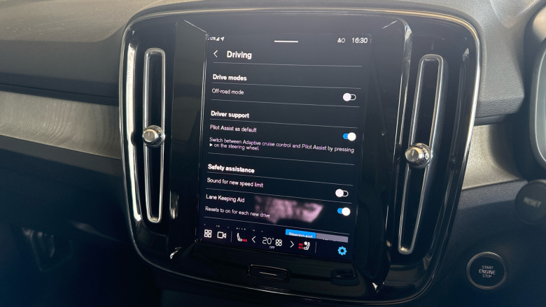 Volvo XC40 2.0 B4P Ultra Dark 5dr Auto Petrol Estate